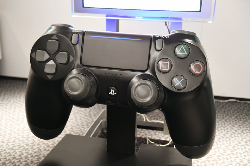 Размерчик что надо! Самый большой контроллер PlayStation 4 в мире — фото 4
