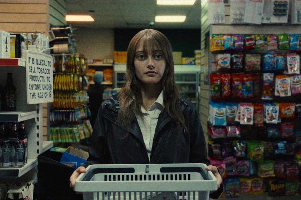 Элла Пернелл в сериале «Дорогуша» / Источник: SKY Studios