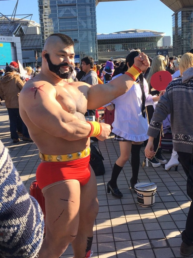 Галерея Японский фанат Зангиева из Street Fighter не боится мороза - 2 фото