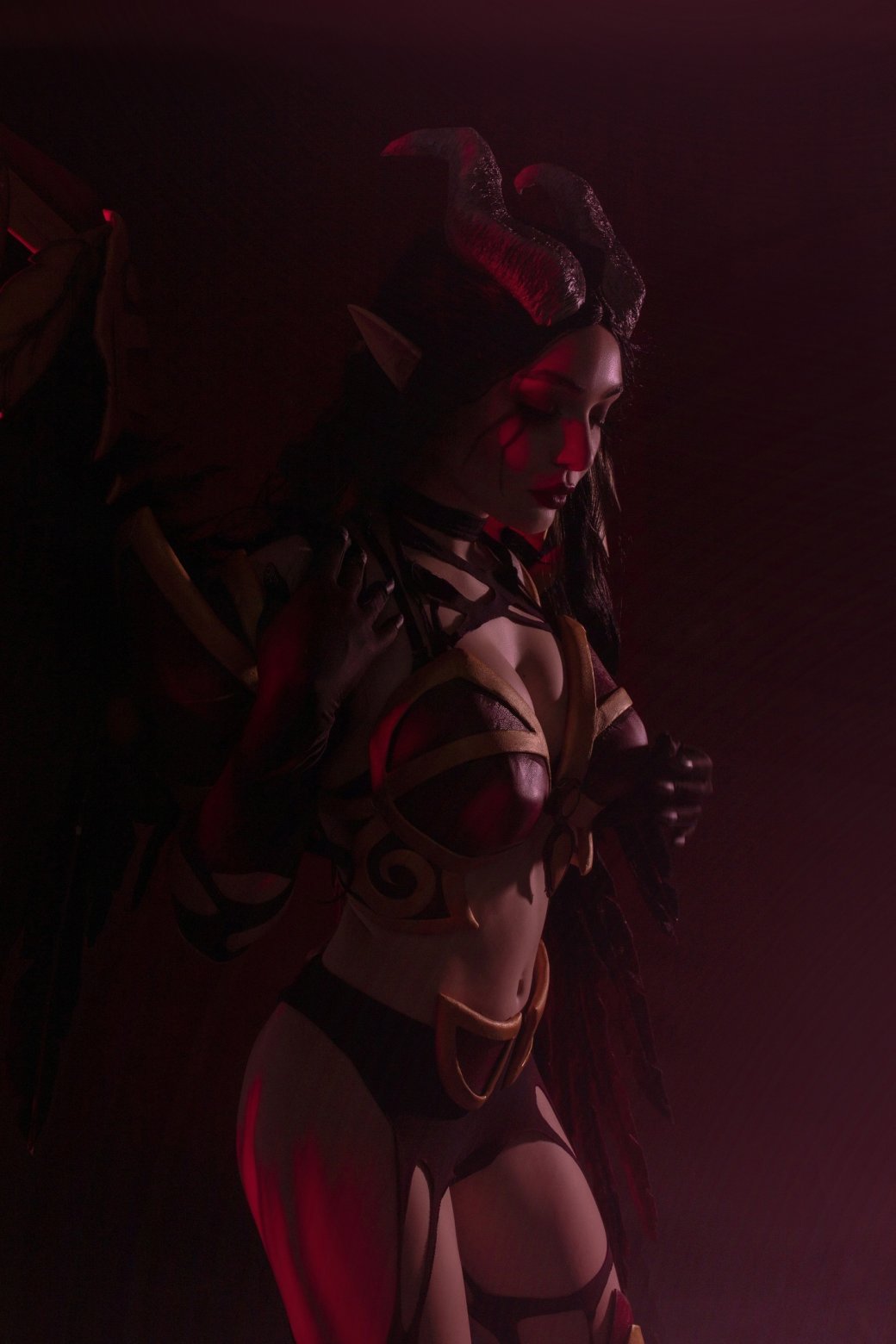 Россиянка показала откровенный косплей на Queen of Pain из Dota 2 — изображение 4