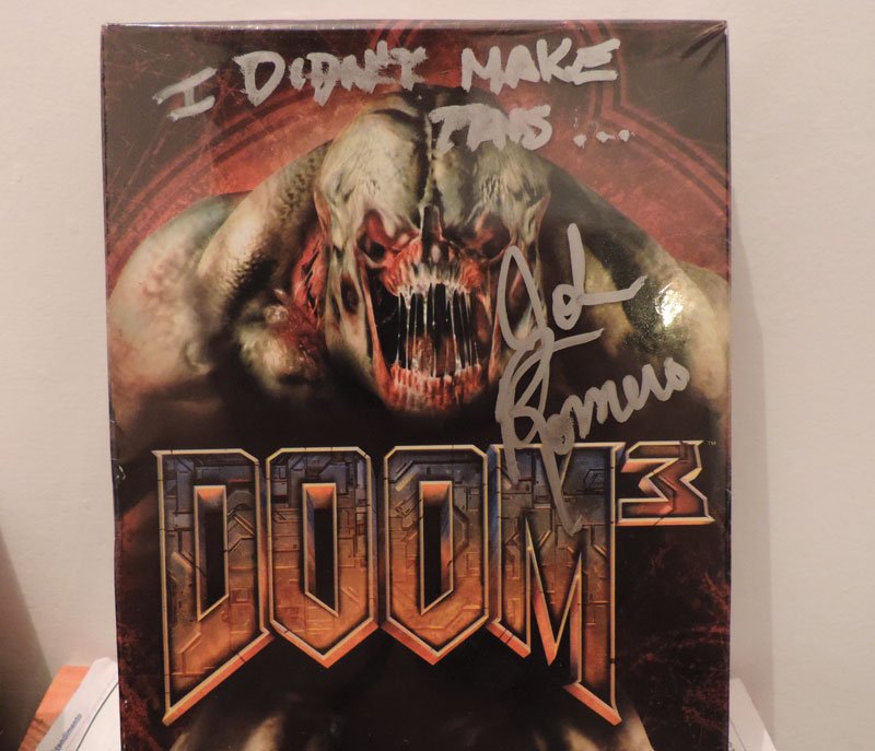 Джон Ромеро подписал коробку с Doom 3 для фаната, но не стал скрывать отвращения — фото 1