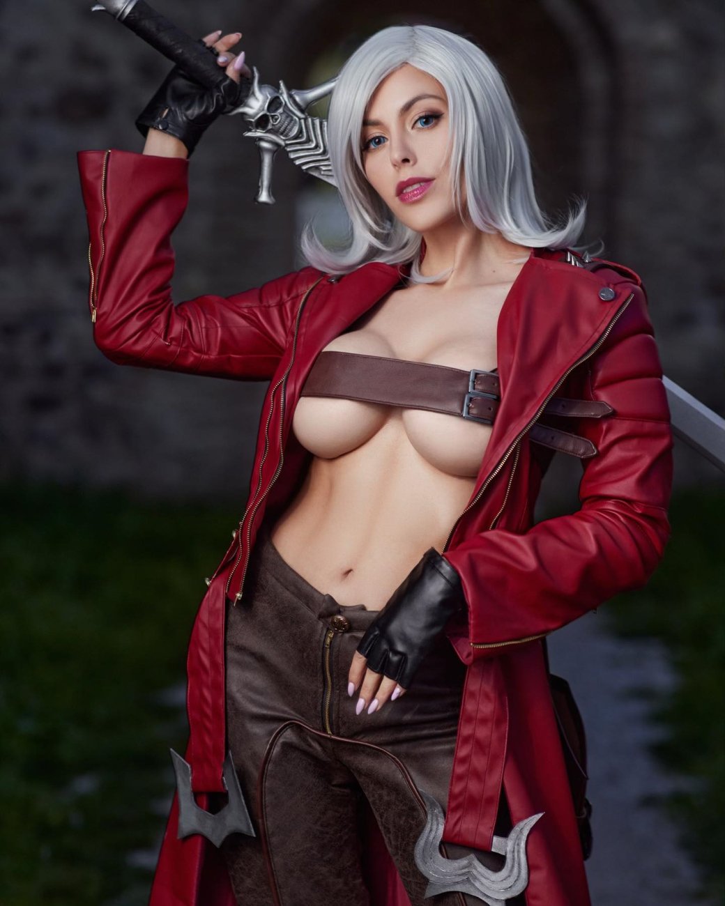 Модель сделала зрелищный косплей женской версии Данте из Devil May Cry 3 — изображение 3