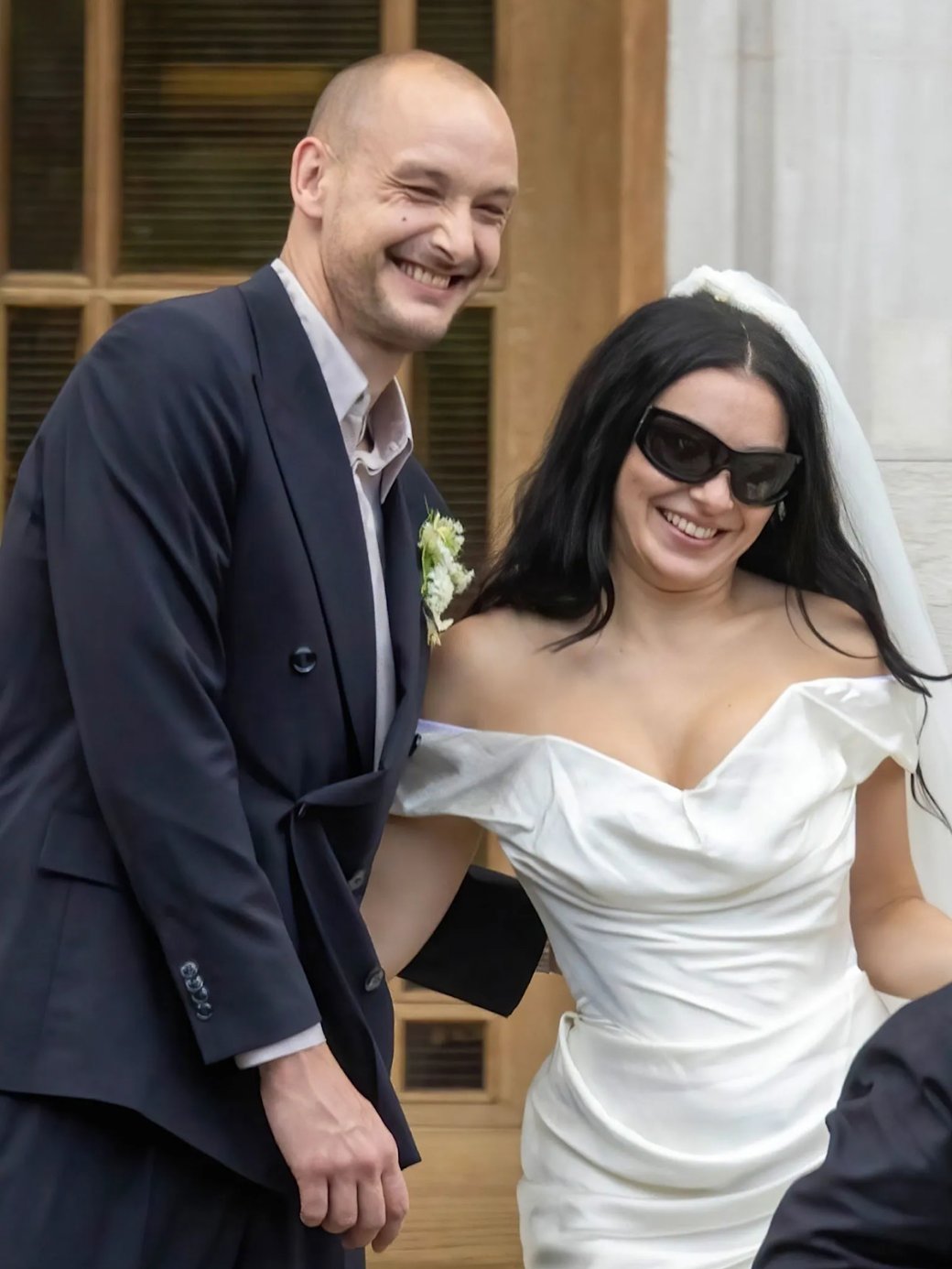 Галерея Charli XCX вышла замуж — фотографии с церемонии - 4 фото