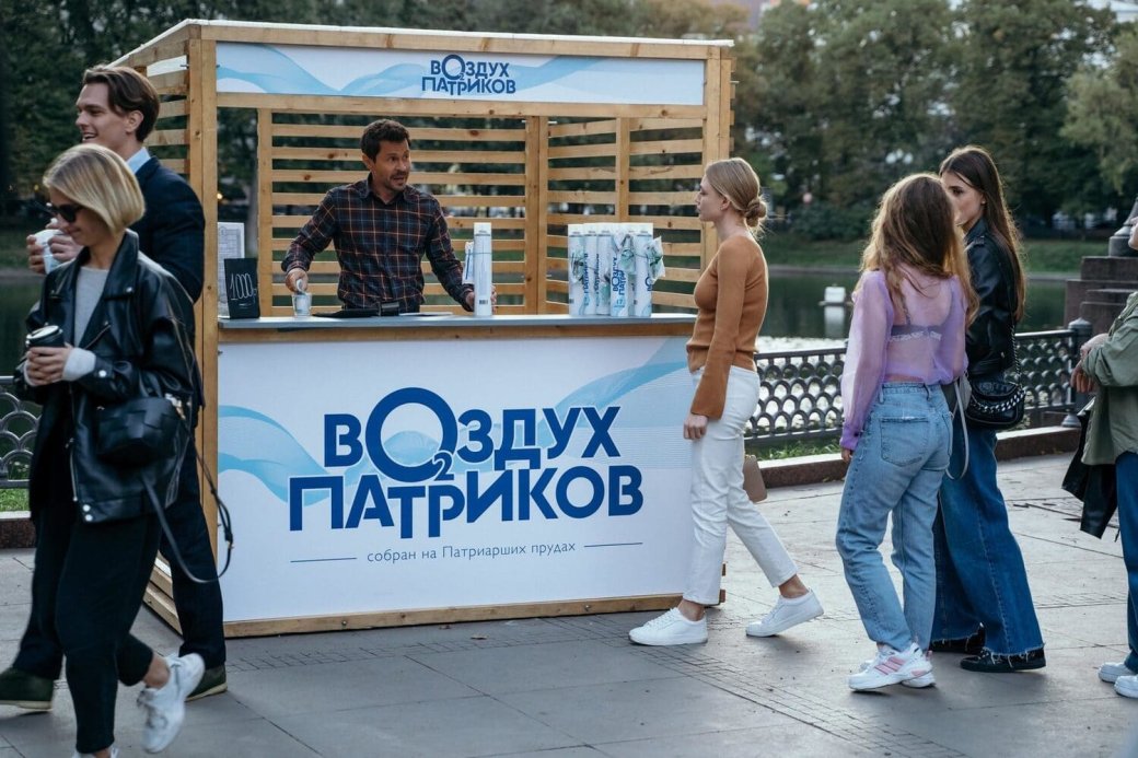 Авторы шоу утверждают, что около 70% историй из «Беспринципных» в действительности происходили с обитателями Патриарших прудов, которых лично знают сценаристы
Источник: Кинопоиск