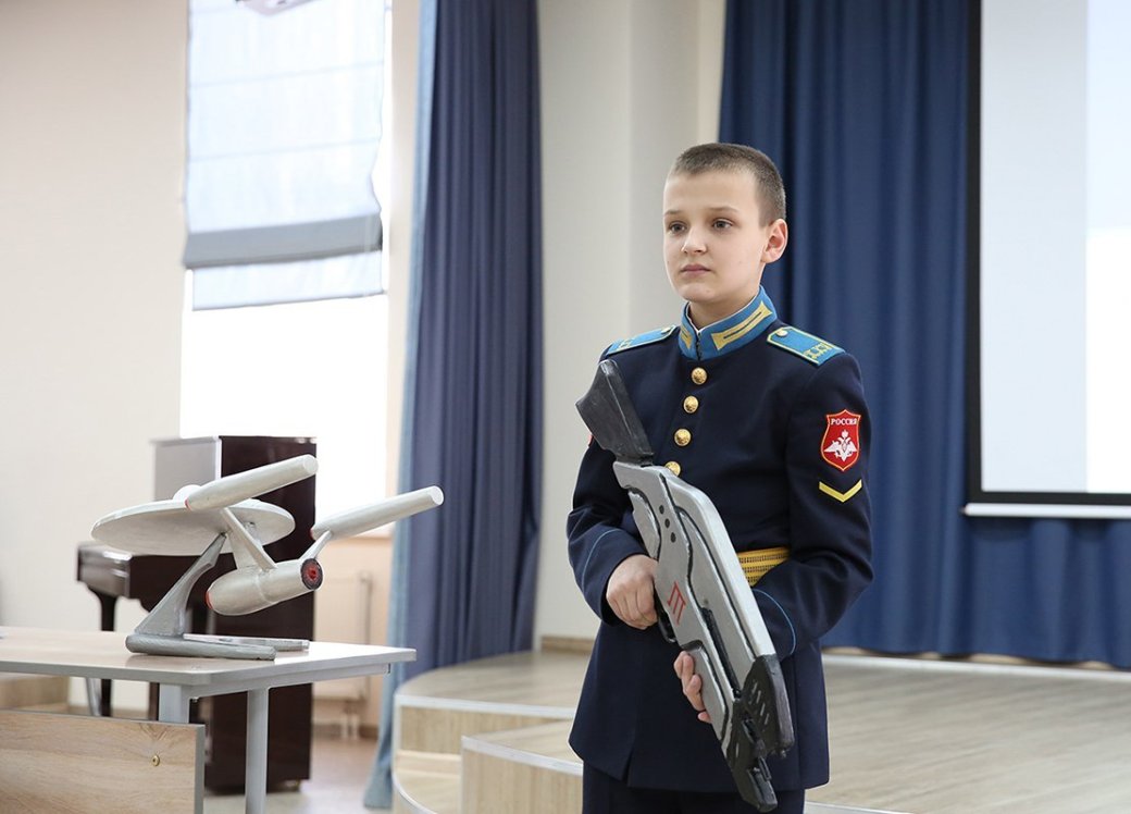 Юные российские кадеты представили свои модели оружия. Среди них оказалась винтовка из Mass Effect — фото 1