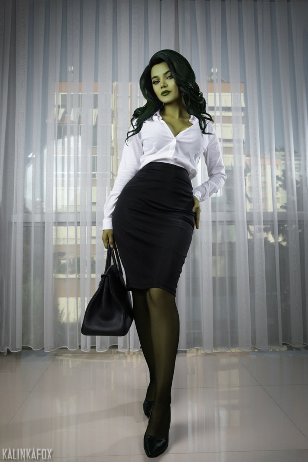 Галерея Модель сделала откровенный косплей на Женщину-Халк в чёрном белье - 6 фото