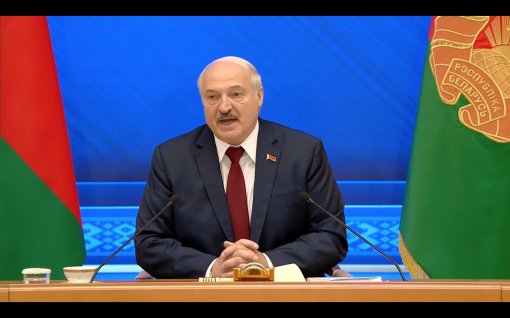 Картошка, автомат и Путин: история мемов с Лукашенко