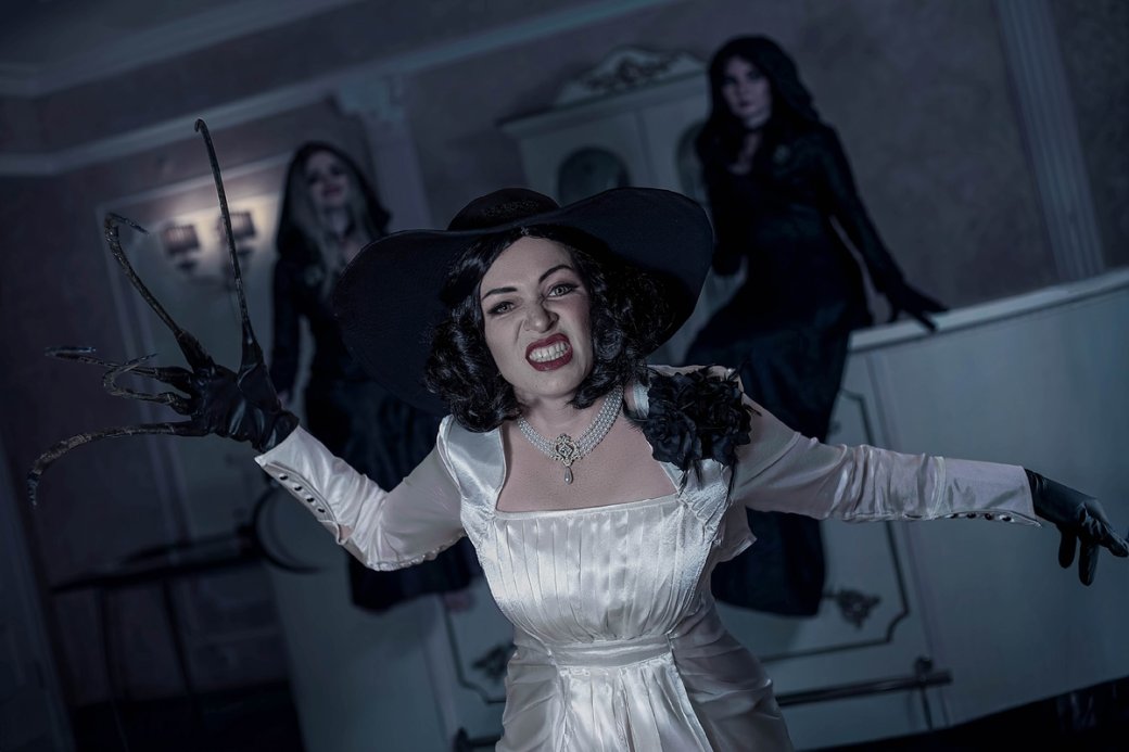 Модель показала мрачный косплей на леди Димитреску из игры Resident Evil: Village — изображение 3