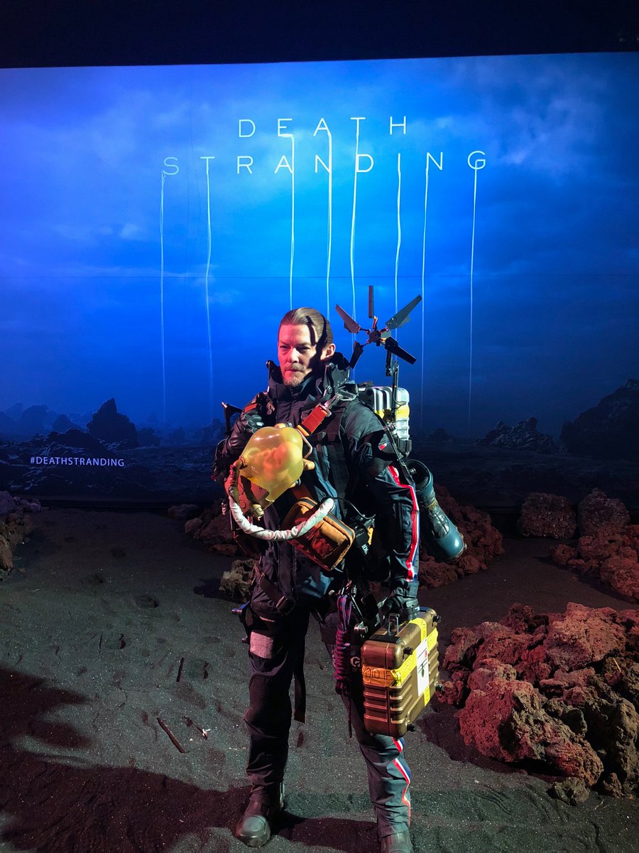 К такому косплею вы не готовы! Хидео Кодзима в образе Нормана Ридуса из Death Stranding — фото 2