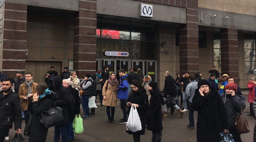Взрыв в Петербурге: как найти близких и добраться домой — фото 1