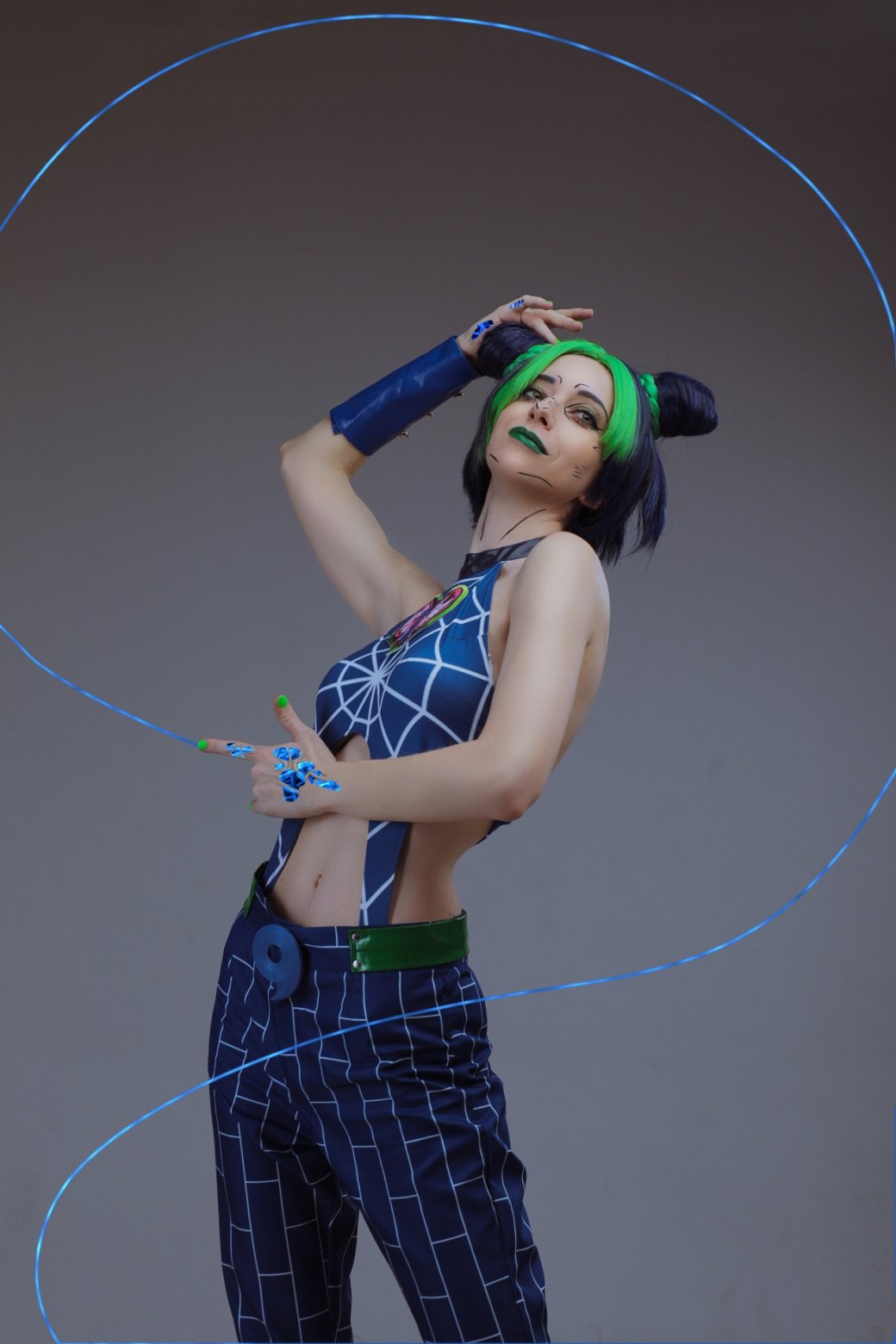 Модель предстала в образе дерзкой Джолин из Jojoʼs Bizarre Adventure — изображение 4
