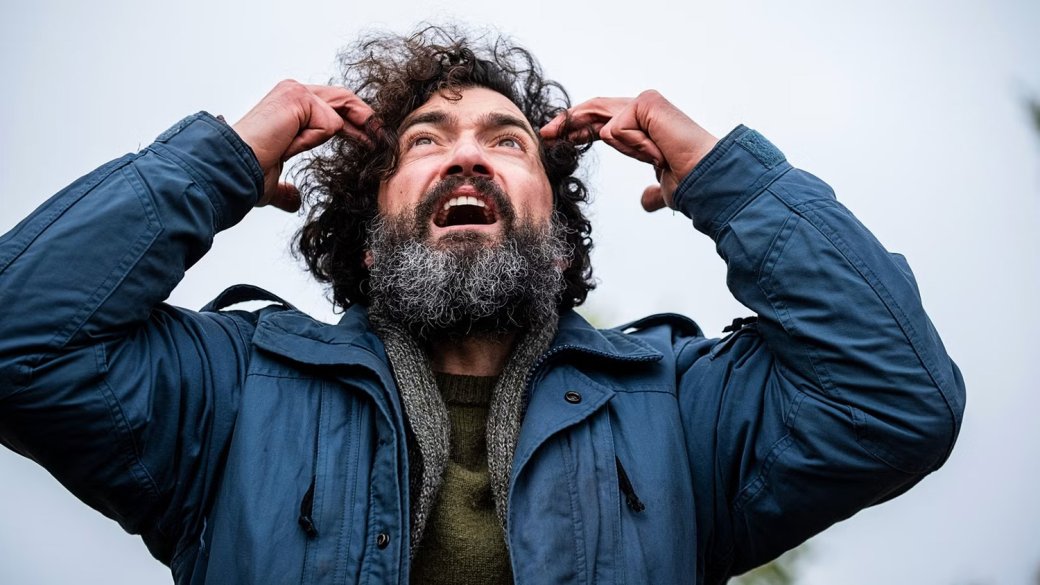 Кадр из сериала «Извне» (From)

Источник: MGM+