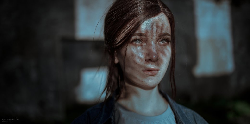 Галерея Модель сделала красивый косплей Элли из The Last of Us Part 2 у водопада - 16 фото