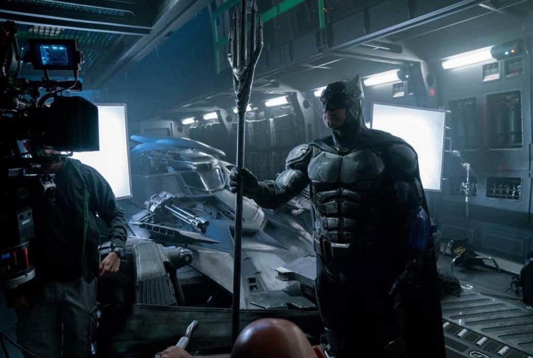Галерея Бэтмен вооружился трезубцем Аквамена на шикарных новых фото «Лиги справедливости» - 5 фото