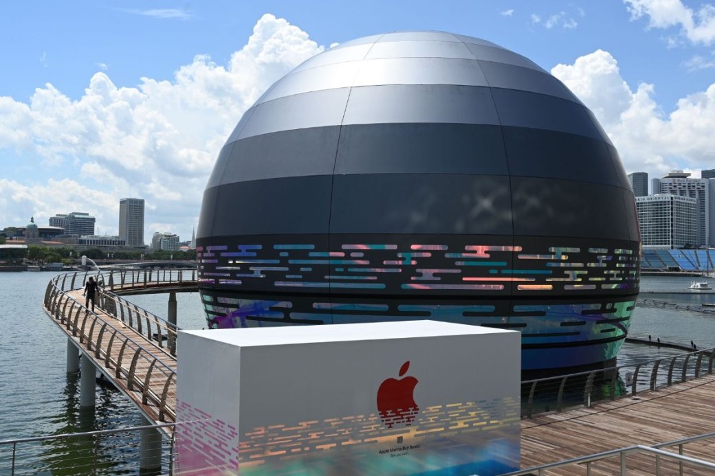 Фото дня: плавающий магазин-шар Apple Store в Сингапуре — фото 2