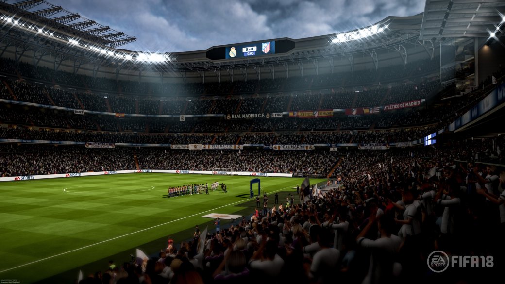 Визуально FIFA 18 смотрится живее. Болельщики теперь уворачиваются от летящего мяча; выходящий на замену игрок передает партнерам новые тренерские установки; куски дерна, вырванные из газона, остаются на поле до конца матча, а некоторые стадионы усыпаны всяким мусором вроде лент и конфетти