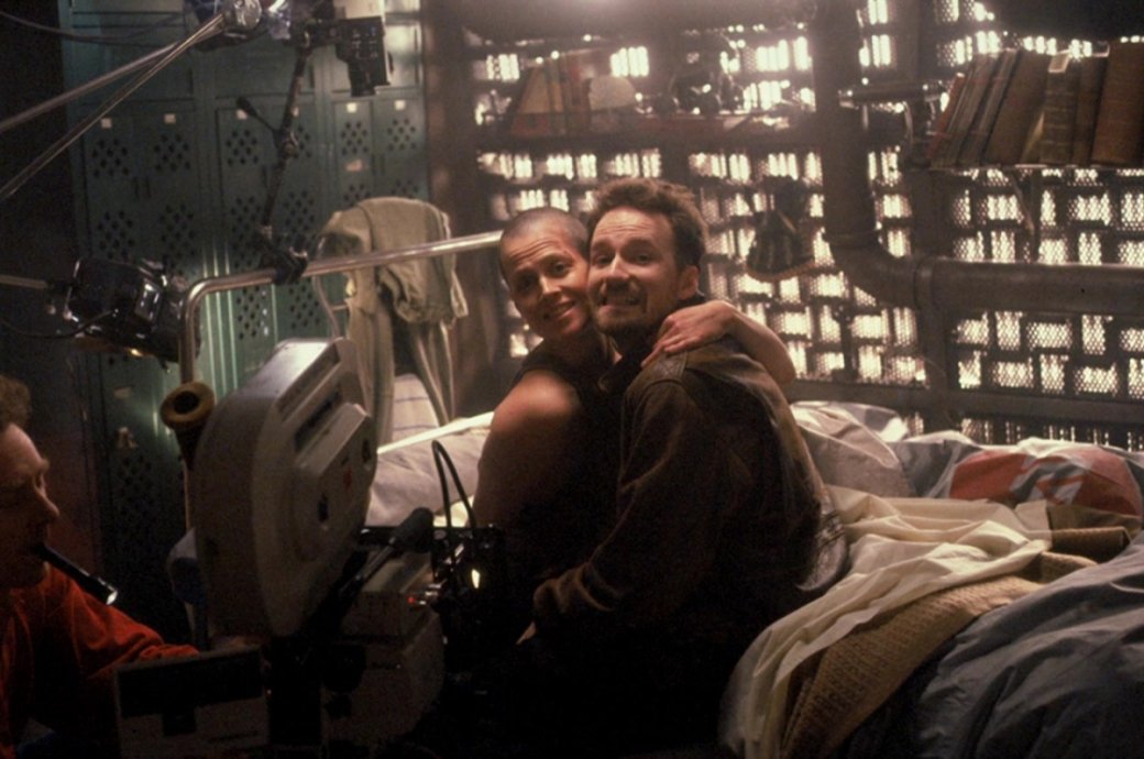 Сигурни Уивер и Дэвид Финчер на съёмках «Чужого 3»

Источник: 20th Century Studios