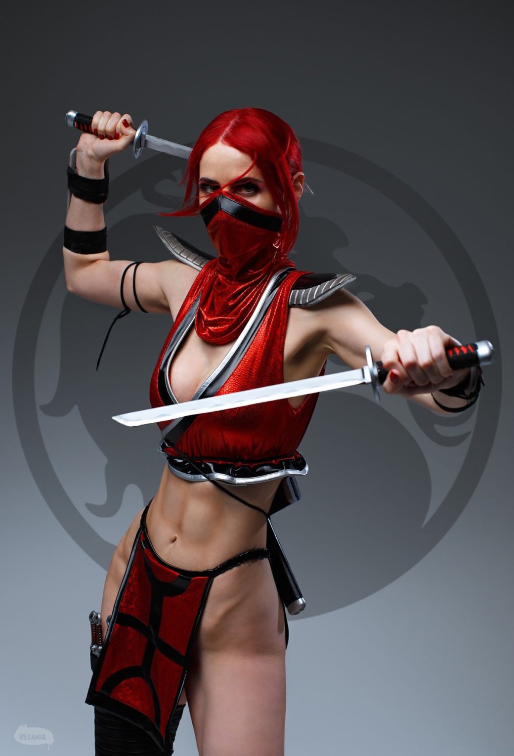Галерея Косплееры изобразили бой между Скарлет и Саб-Зиро из Mortal Kombat - 6 фото