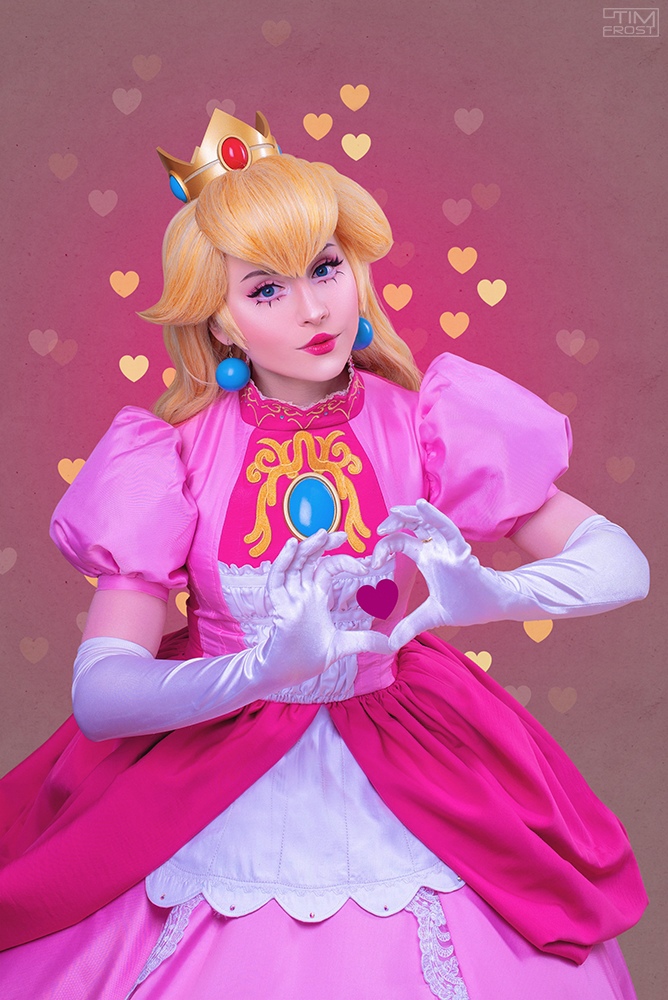 Галерея Косплеерша из России показала три ярких образа Принцессы Пич из Super Mario Bros. - 8 фото