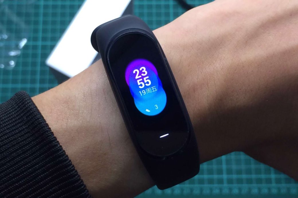 Xiaomi Mi Band 4: производитель раскрыл точную дату анонса фитнес-трекера — фото 1