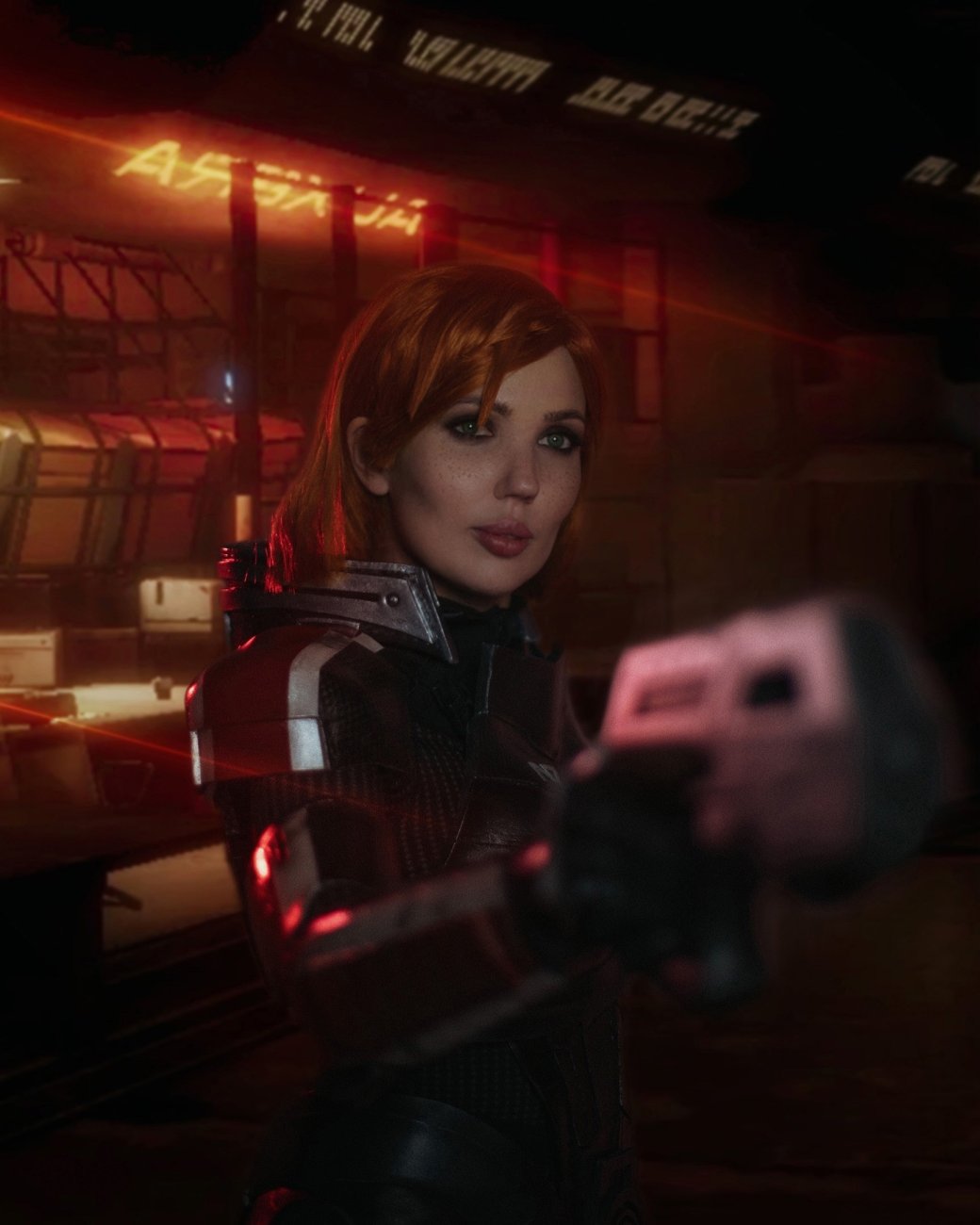 Модель снялась в образе спортивной Шепард из Mass Effect 3 — изображение 6