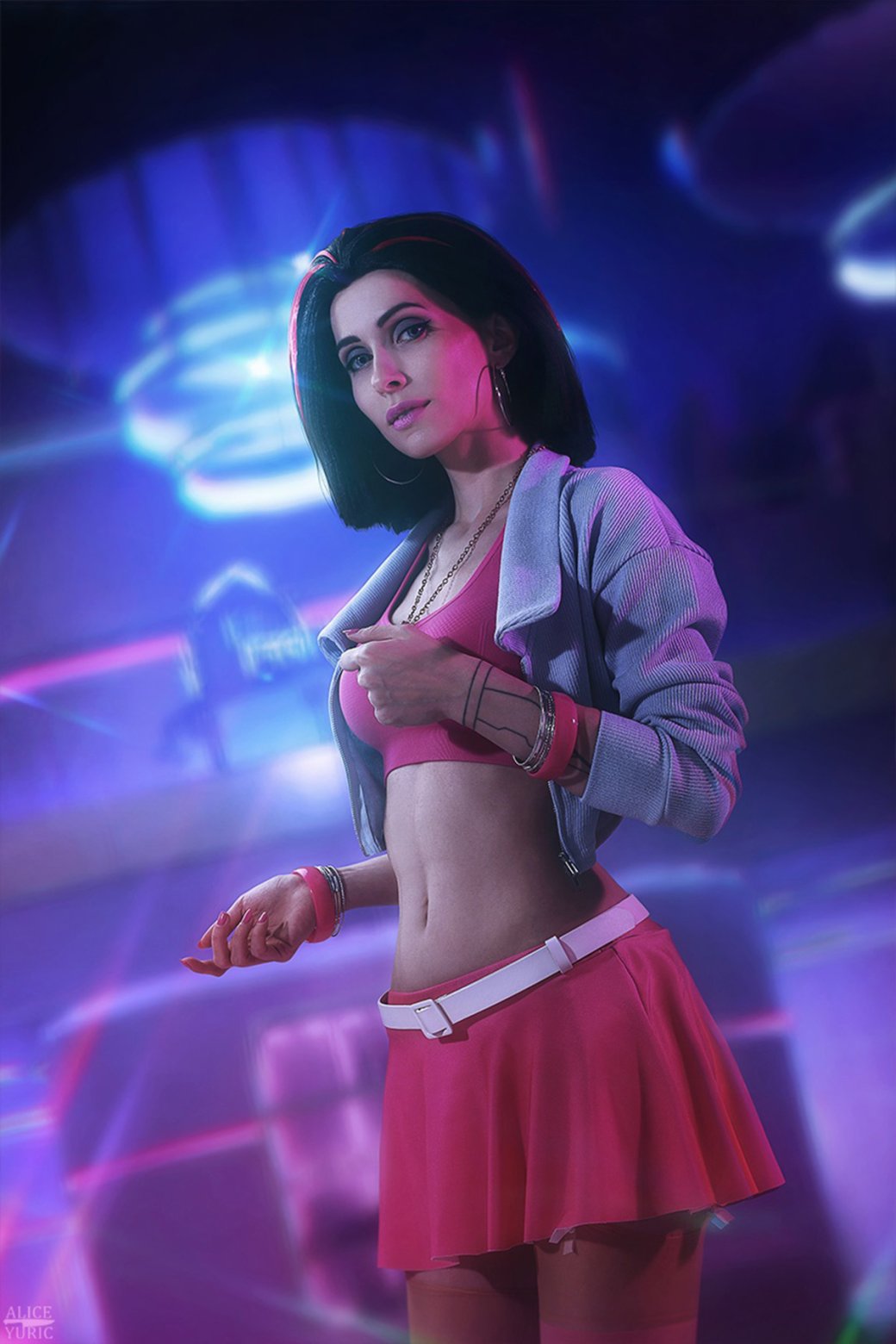 Модель предстала в образе Мерседес Кортез из GTA: Vice City — изображение 2