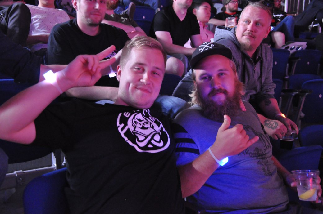 Берлинская стена, Брежнев и безумные фанаты. Турнир года по CS:GO глазами «Канобу» — фото 7