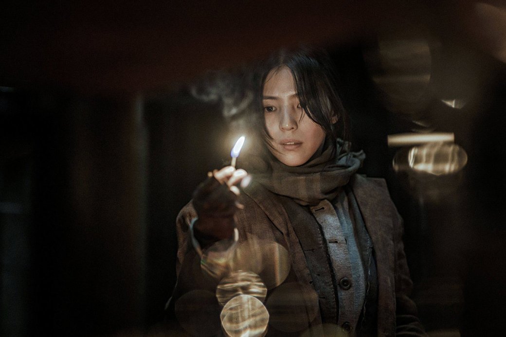 Действие сериала «Кёнсонское существо» происходит в Кёнсоне — так назывался Сеул в период японской оккупации Кореи

Источник: Story &amp; Pictures Media