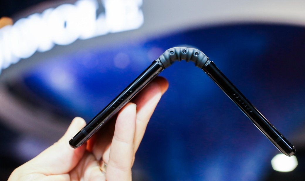 TCL готовит к выходу пять гибких смартфонов: два планшетофона, пару «раскладушек» и один браслет — фото 1