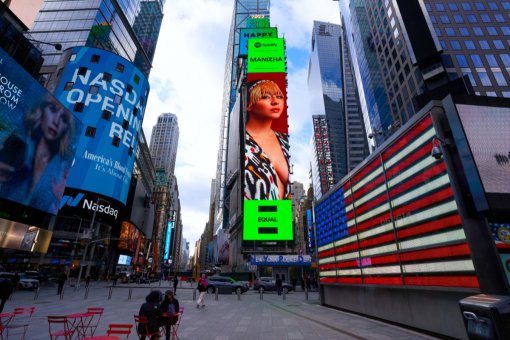 Манижа стала лицом программы Equal от Spotify и попала на билборд на Таймс-сквер