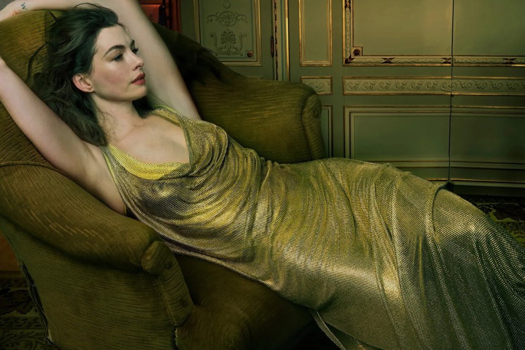 Энн Хэтэуэй

Источник: Vogue