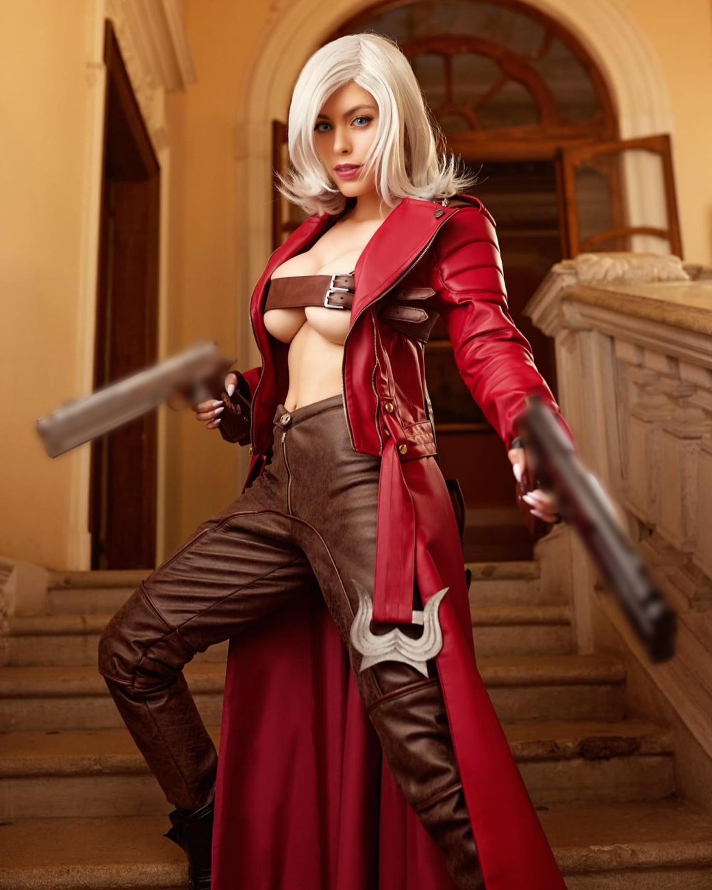 Модель сделала зрелищный косплей женской версии Данте из Devil May Cry 3 — изображение 6