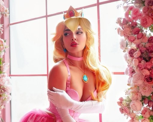 Косплеер примерила провокационный образ Принцессы Пич из «Супер Марио»