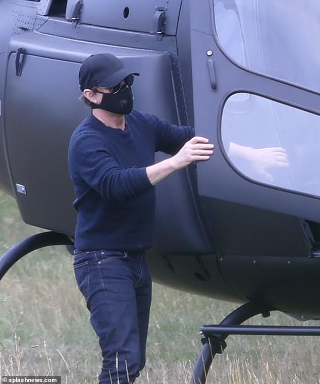 Галерея Том Круз удивил гольфистов. Актер прилетел на вертолете, чтобы пообедать - 3 фото
