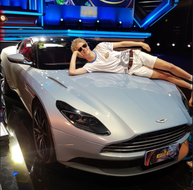 Лучшая мотивация для игроков. На турнире по Hearthstone разыгрывают Aston Martin DB11 — фото 2