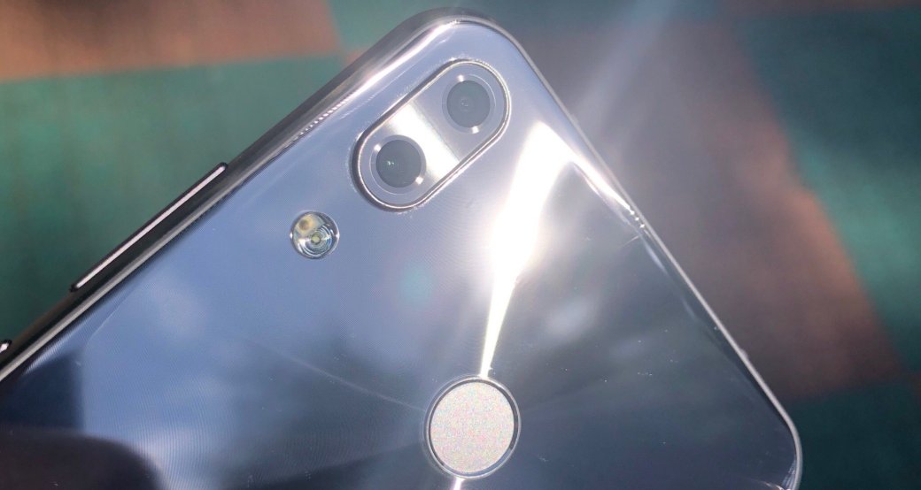 Выше головы: обзор смартфона Asus Zenfone 5 — фото 1