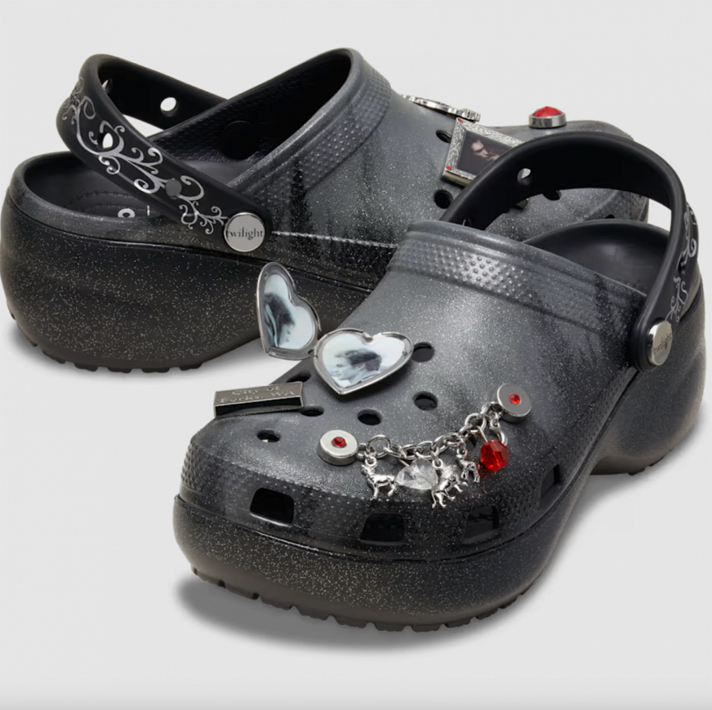 Галерея Crocs представила коллаборацию с вампирской франшизой «Сумерки» - 4 фото