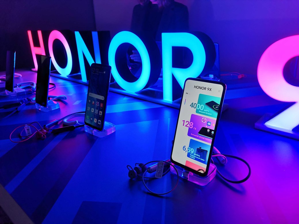 Галерея В России представили Honor 9X — среднебюджетный смартфон с выдвижной камерой - 9 фото