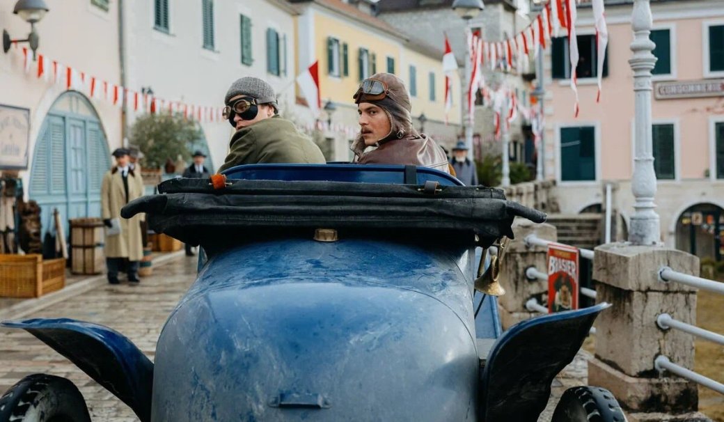 Галерея Появились новые кадры со съёмок «Битвы моторов» с Иваном Янковским и Юрой Борисовым - 5 фото