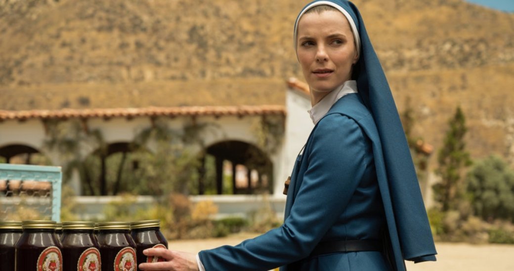 Первые впечатления от сериала «Миссис Дэвис»: монахиня на мотоцикле и её квест в духе «Проповедника» — фото 1
