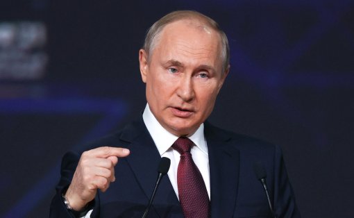 Разговоры с телевизором и фишинговые сайты: как шутит интернет после «Прямой линии» с Путиным