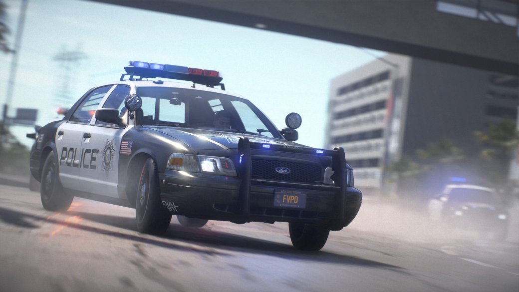 Hot Pursuit: ездят ли полицейские на суперкарах в реальной жизни? — фото 4
