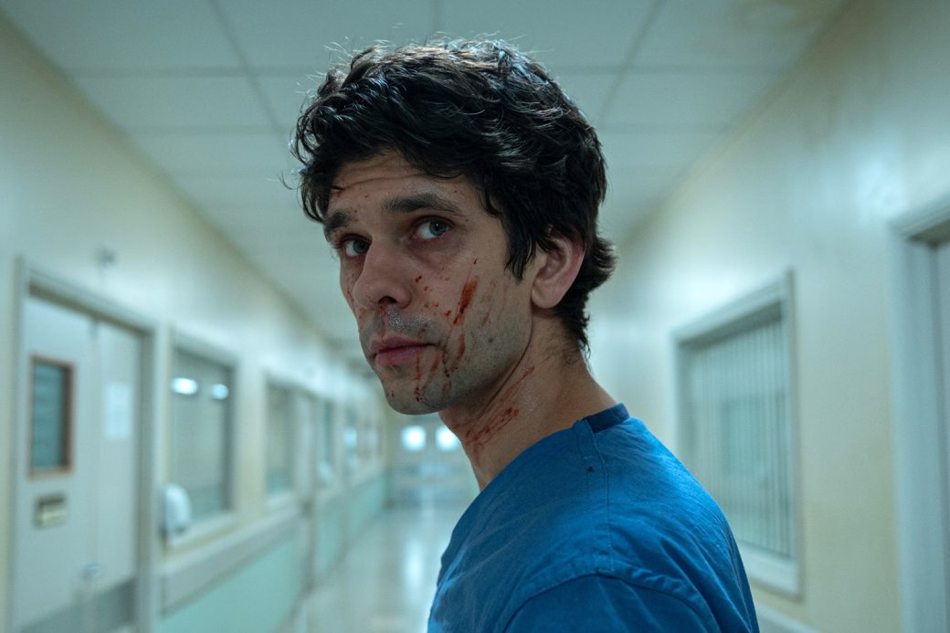 Он не только парфюмер. Бен Уишоу на кадре из сериала «Будет больно» 

Источник: BBC One