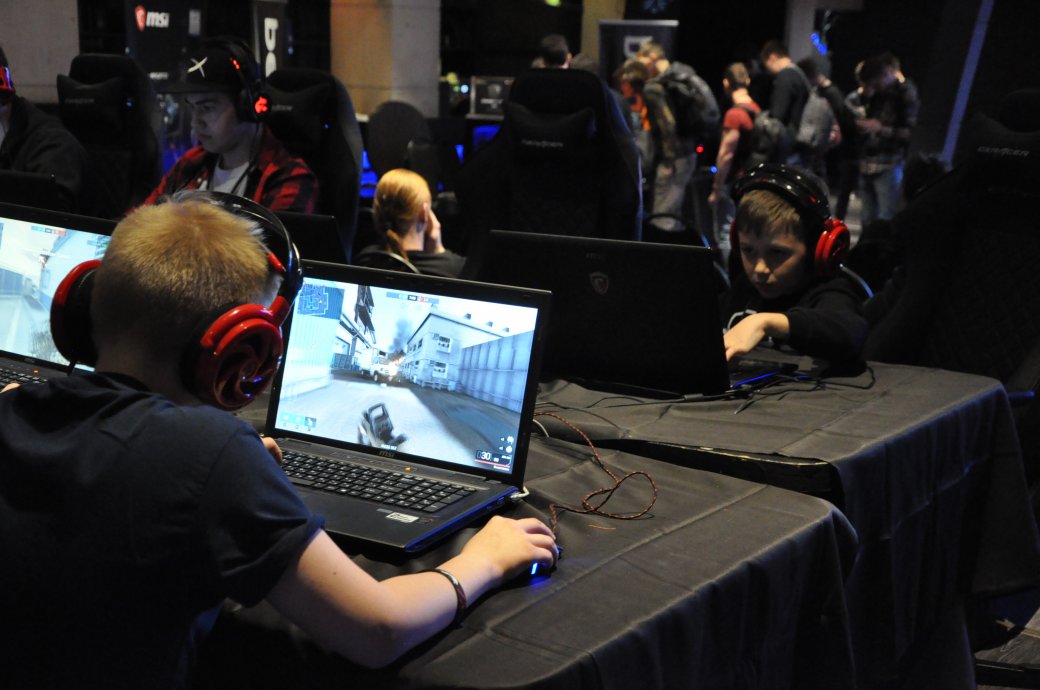 Сборка компьютера, матч в CS:GO против спецназа и пляски с Нейромонахом. Чем запомнился MGA Uni Cup — фото 6