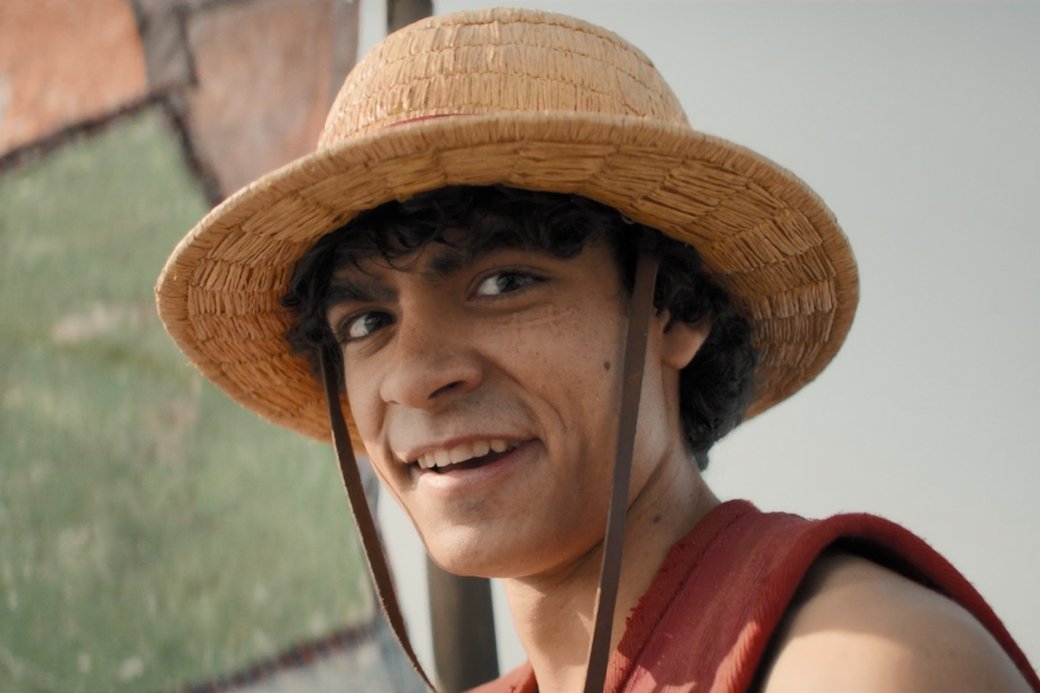 Музыку к экранизации «One Piece. Большой куш» написала уроженка Ленинграда Соня Белоусова. Композитор давно живёт в Лос-Анджелесе и сотрудничает с голливудскими студиями. К примеру, она создавала партитуры для сериалов «Мгла» и «Ведьмак»

Источник: Netflix