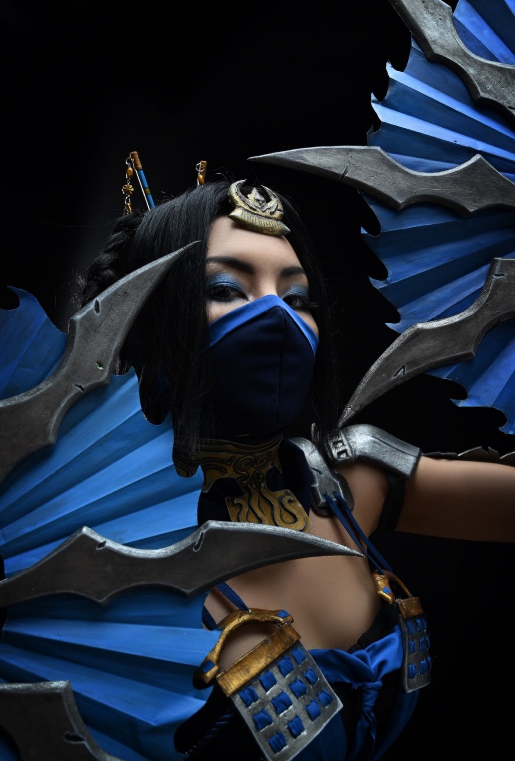 Казашка показала пикантный косплей на Китану из Mortal Kombat — изображение 7