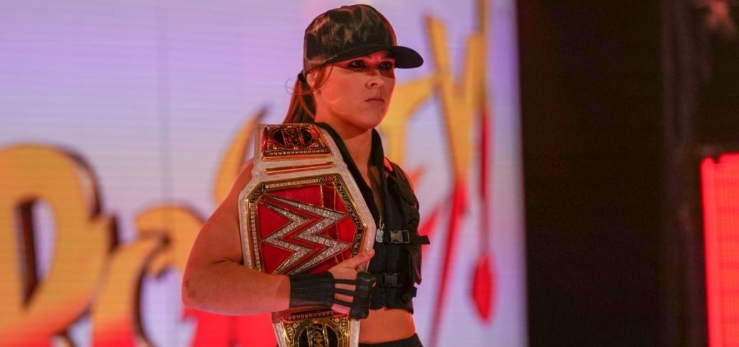 Ронда Раузи вышла на матч WWE в костюме Сони Блейд. Увы, обошлось без фаталити — фото 1