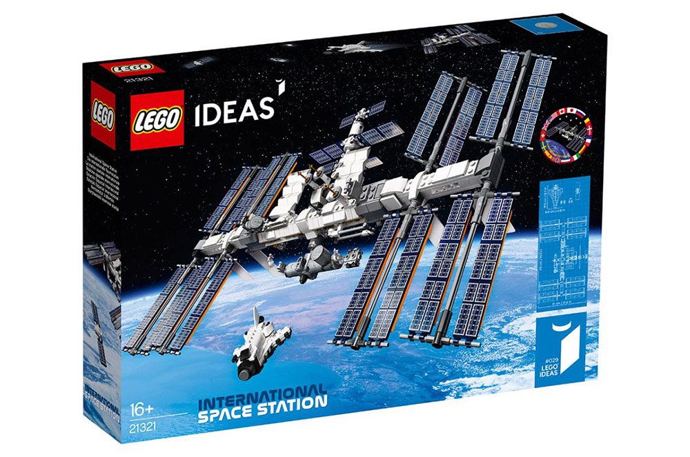 Галерея LEGO выпустит набор с МКС. Один из них уже отправился в стратосферу - 5 фото