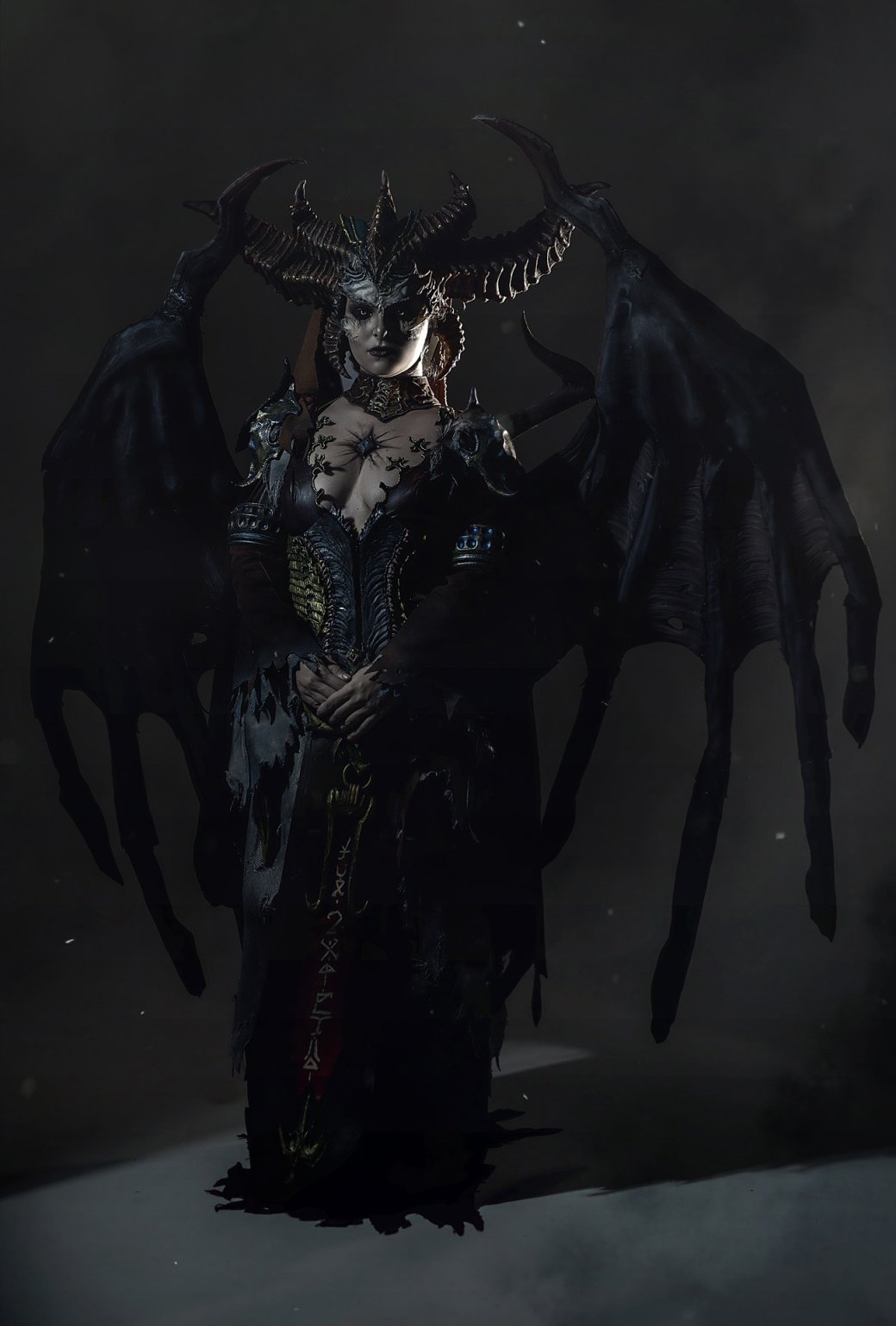 Модель снялась в образе жутковатой и притягательной Лилит из Diablo 4 — изображение 4