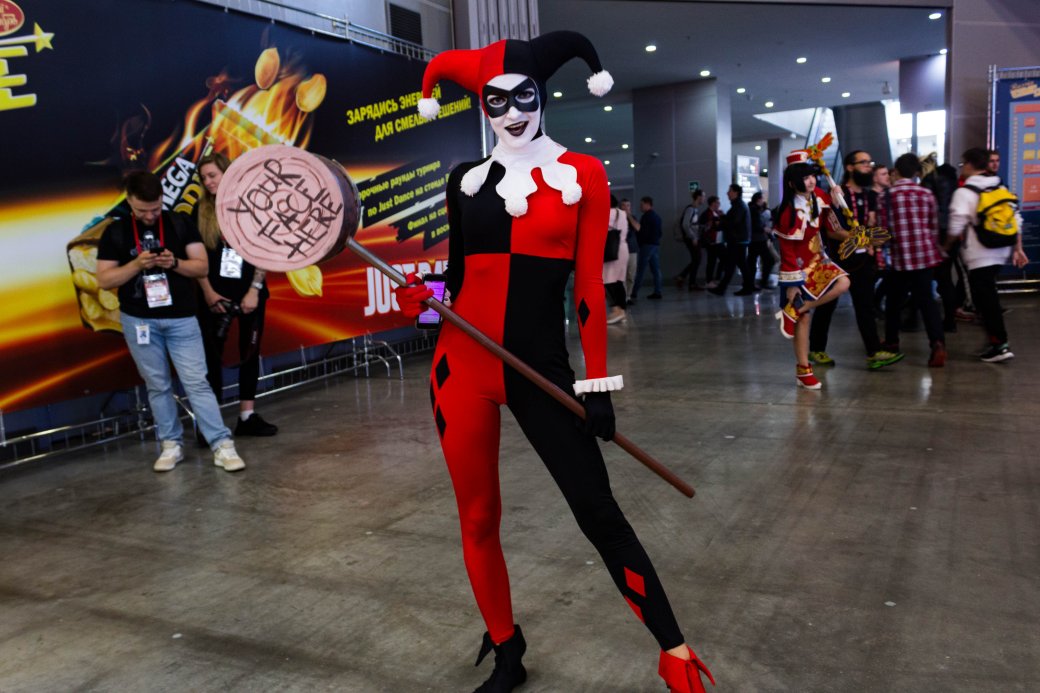 Создатель «Черного плаща», косплей и толпы геймеров. Comic Con Russia и «Игромир» 2019. День 1 — фото 14